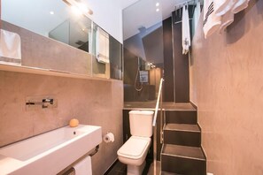 Family Apartment, Multiple Beds (Magic Gandria 2) | Bathroom | Separate bathtub and shower, rainfall showerhead, free toiletries - Magic Gandria 2 (Lugano)