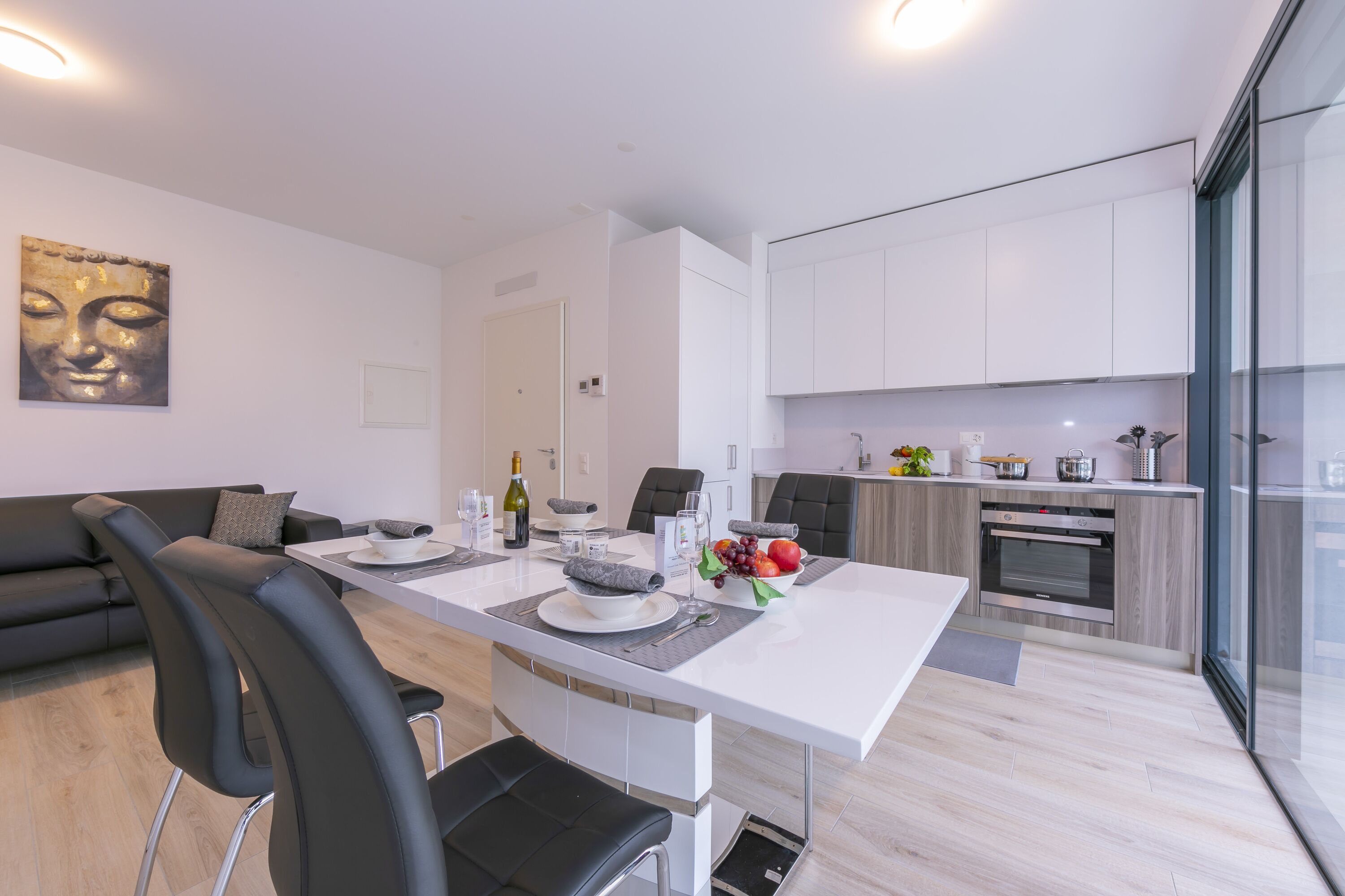 Family Apartment, 1 Bedroom (Magic Home) | Dining room