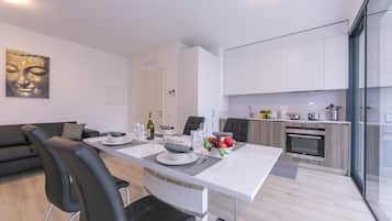 Family Apartment, 1 Bedroom (Magic Home) | Ruang makan