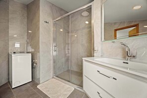 Shower, hair dryer, towels