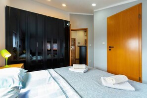 2 habitaciones, tabla de planchar con plancha, wifi y ropa de cama 