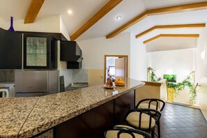 Fridge, microwave, stovetop, coffee/tea maker - Apartments Kristina- comfort two bedroom apartment (Rovinj)