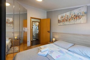 2 dormitoris, planxa i posts de planxar, wifi i roba de llit 