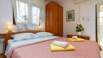 1 bedroom, WiFi, bed sheets