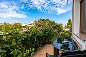 Outdoor dining - Apartments Kristina - Studio for 3 with terrace (Rovinj)