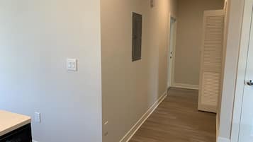 Apartment, 2 Bedrooms | Hallway