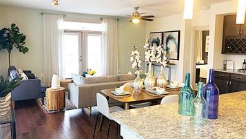 Apartment, 2 Bedrooms | Living area