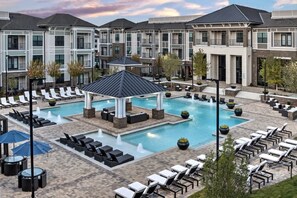 Outdoor pool - Juncture (Alpharetta)