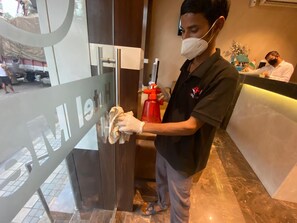 Lobby - Hotel Meriton (Mumbai)