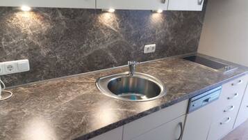 Kühlschrank, Mikrowelle, Geschirrspüler