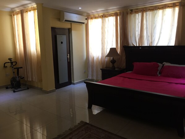 Iron/ironing board, free WiFi, bed sheets - Georgetown Courts (Accra)