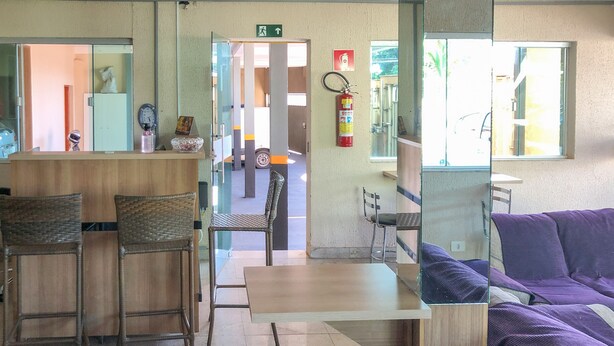 Lobby sitting area - Hotel Gralha Azul (Itumbiara)