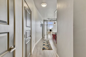 Apartment, 2 Bedrooms | Hallway