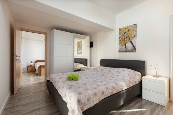 2 bedrooms, desk, WiFi, bed sheets - Apartment with pool in Medulin A4 (Medulin)