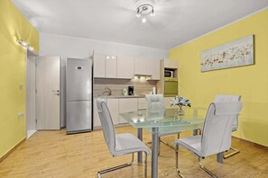 Dining - Apartment with pool in Medulin A4 (Medulin)