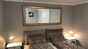 Apartemen, 1 kamar tidur | 1 kamar tidur, tirai kedap cahaya, dan setrika/meja setrika