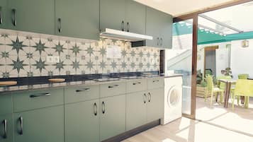Fridge, microwave, stovetop, coffee/tea maker