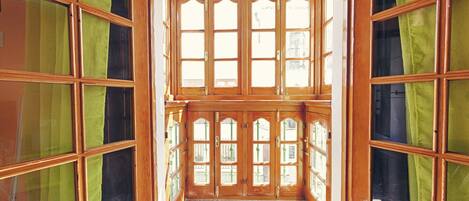 Dobbeltrom – superior, 1 dobbeltseng, privat bad, byutsikt | Dundyner, blendingsgardiner, wi-fi (inkludert) og sengetøy