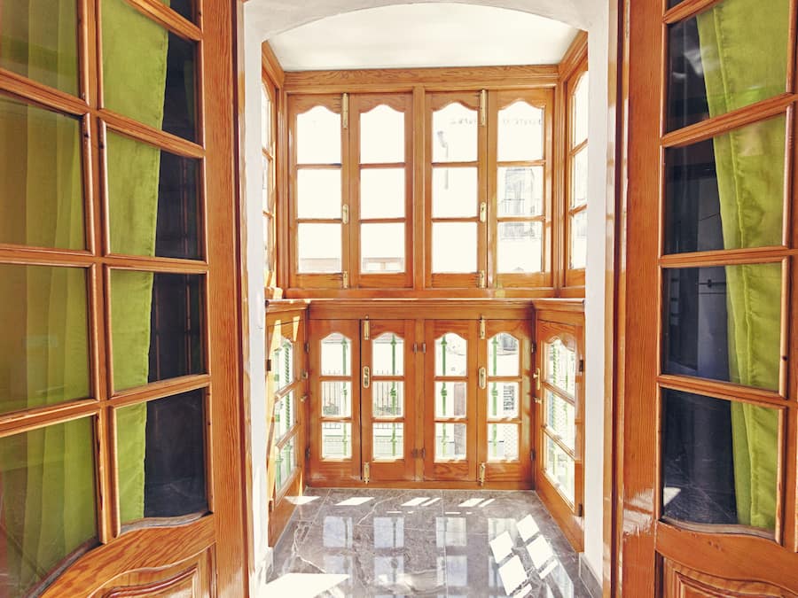 Quarto casal superior, 1 cama de casal, banheiro privativo, vista para a cidade | Edredons de pluma, cortinas blackout, Wi-Fi de cortesia, roupa de cama