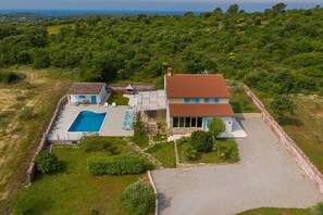 Exterior - Villa Tanga near Rovinj for 8 persons with pool (Rovinj)