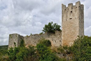 A medieval stone castle with a prominent tower and a partially intact wall. - Holiday Homes Ana & Maria - Family Home Maria (Kanfanar)
