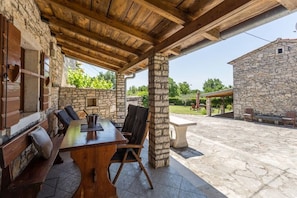 Outdoor dining - Holiday Homes Ana & Maria - Family Home Maria (Kanfanar)