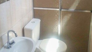 Phòng đơn | Phòng tắm | Buồng tắm vòi sen, khăn tắm 
