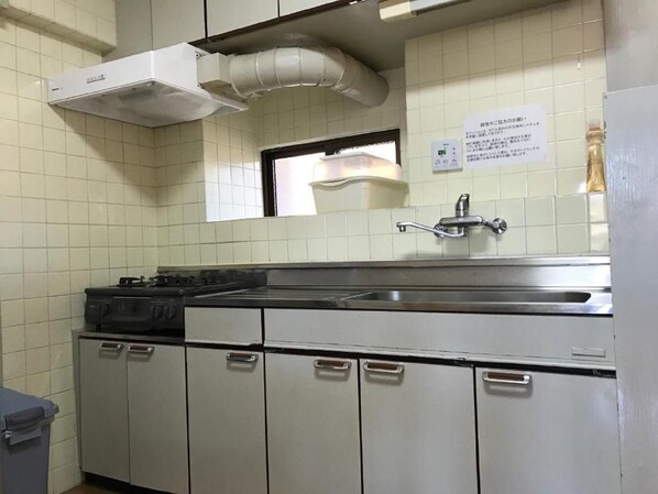 雪櫃、微波爐、爐具、廚房用具/餐具/器皿