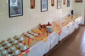 Daily buffet breakfast (BRL 14 per person)