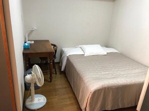 2 bedrooms, desk, iron/ironing board, free WiFi