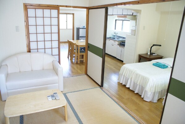 1 bedroom, desk, iron/ironing board, free WiFi