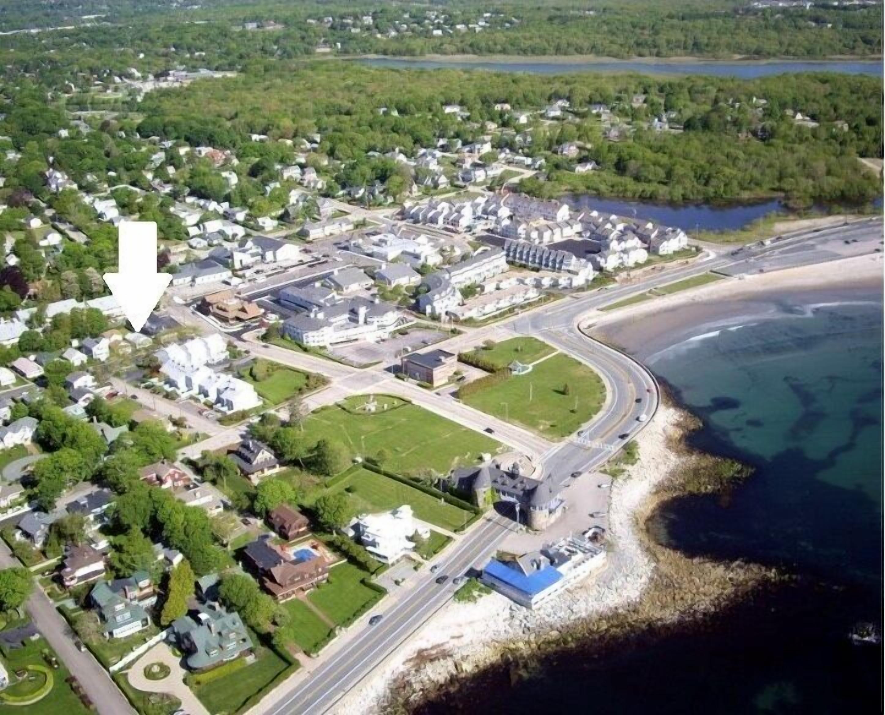 Gorgeous, Updated Beach Cottage in Narragansett Pier