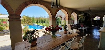 Tuscan Villa Heart of Franschhoek Valley Security/No Power Cuts/Pool/Winelands