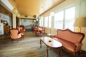 Frokostbuffé hver dag (EUR 15 per person)