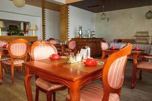 Colazione a buffet a pagamento, servita tutte le mattine 