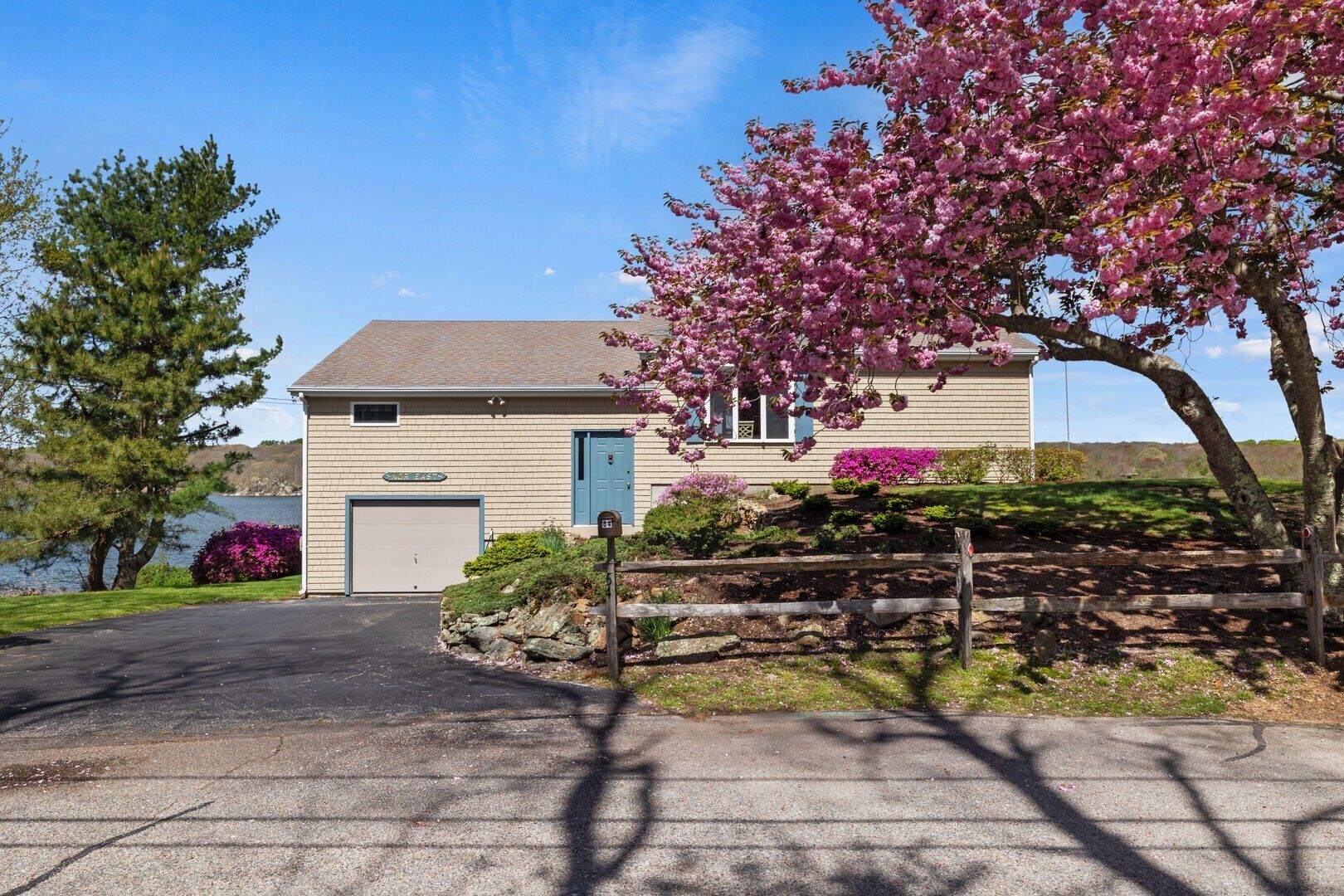 Waterfront Property on Narrow River & Short Distance to the Pier