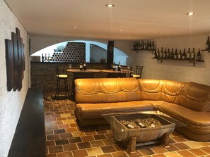 Bar (on property) - ACCOMODATION IN OUR WINE CELLAR IN THE HEART OF GARRIGUE (ARMISSAN)