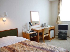 1 soverom, skrivebord, strykejern/-brett og wi-fi (inkludert)