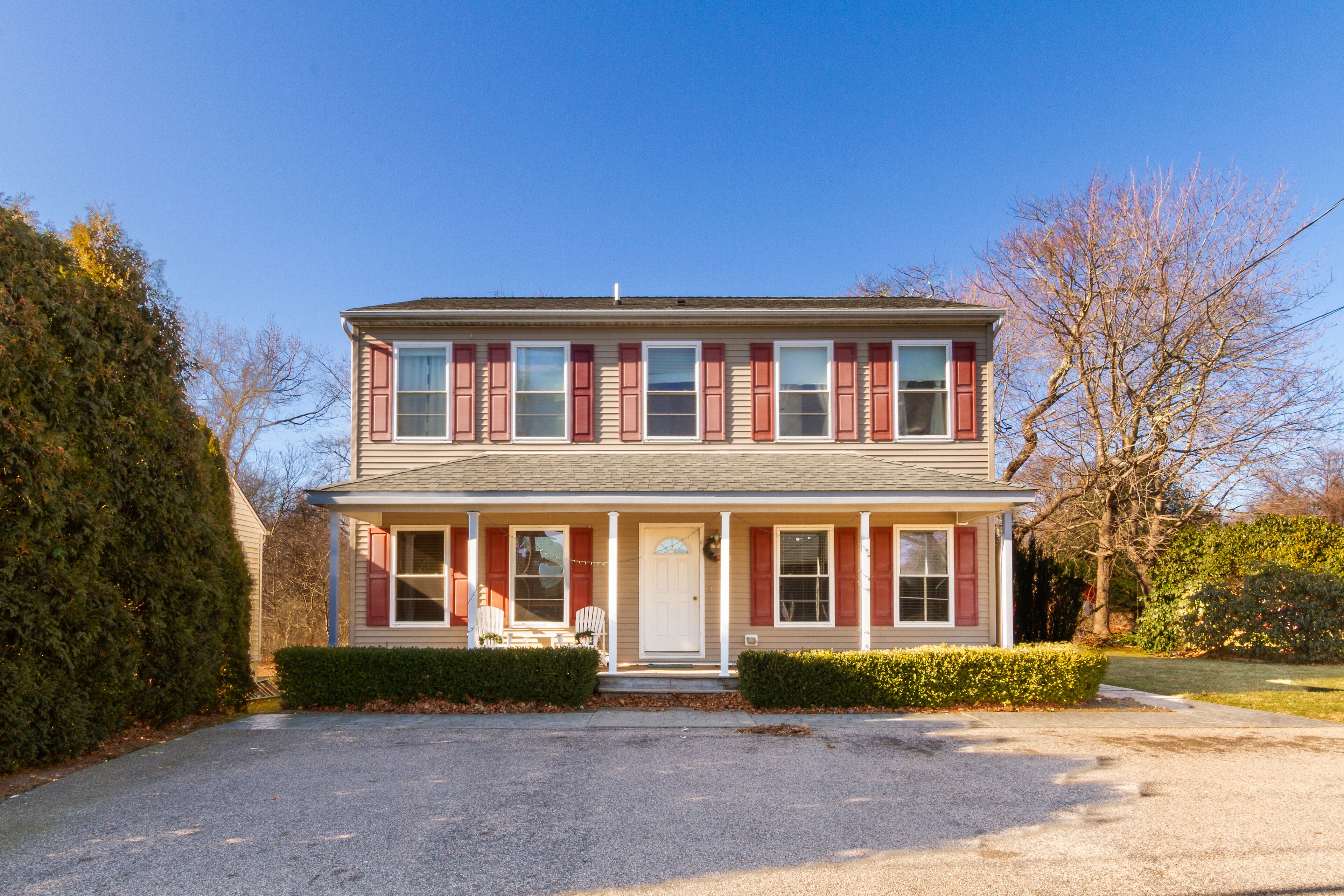 Lovely House in Bonnet Shores and a Short Walk to the Private Neighborhood Beach!