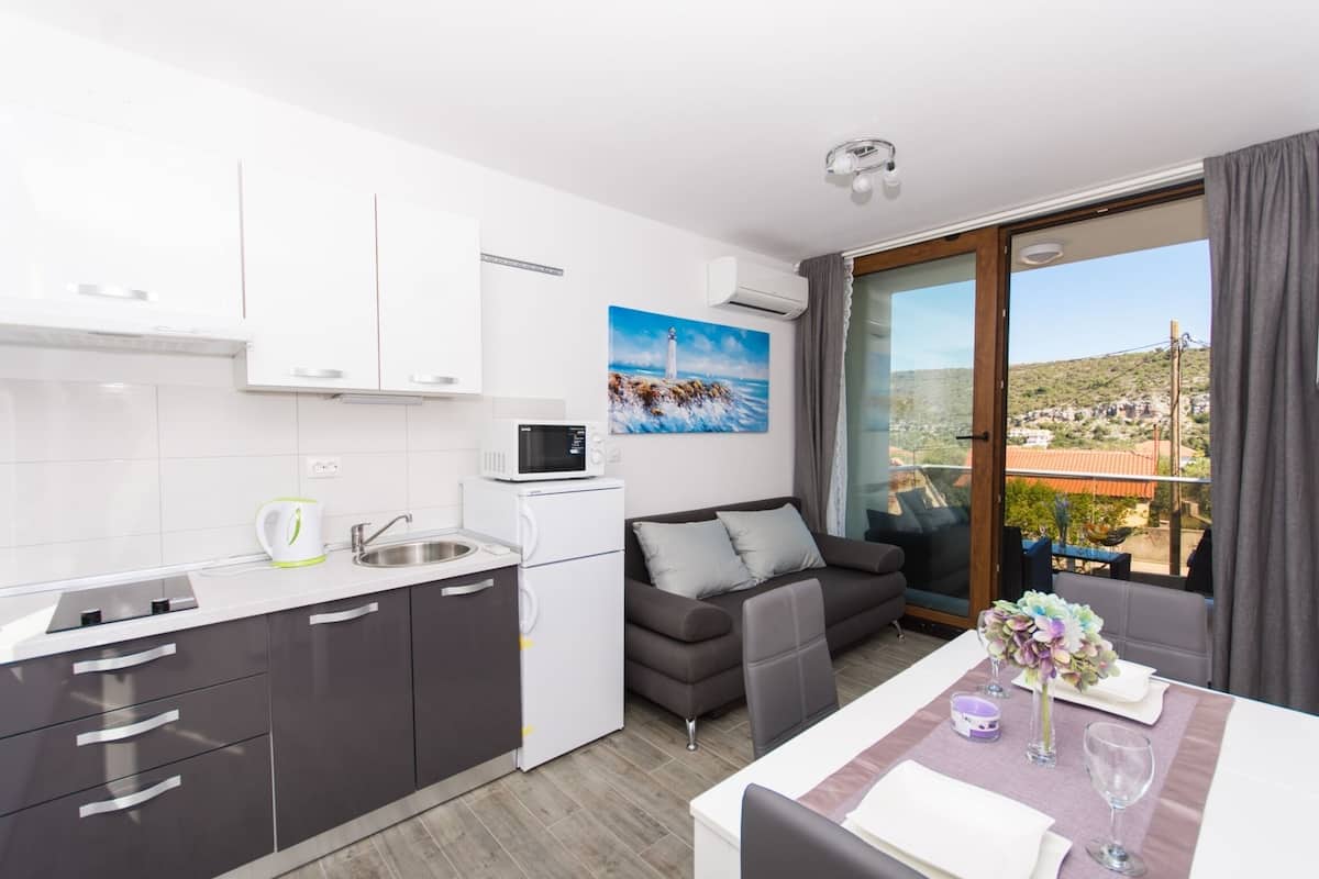 Lägenhet (Comfort 1 Bedroom Apt with Terrace) | Eget kök | Kylskåp, mikrovågsugn och vattenkokare