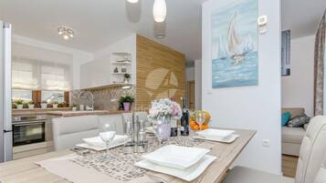 ์ํํธ (Two Bedroom Apartment with Terrace) | ๋ค์ด๋๋ฃธ