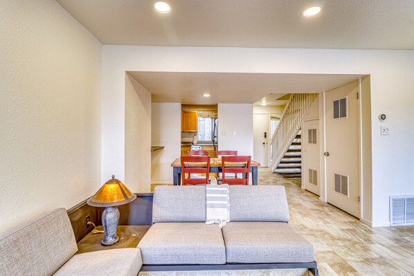 Televisión y chimenea 