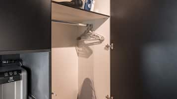 Standard Apartment (TY 1305) | Private kitchen | Electric kettle, cookware/dishes/utensils