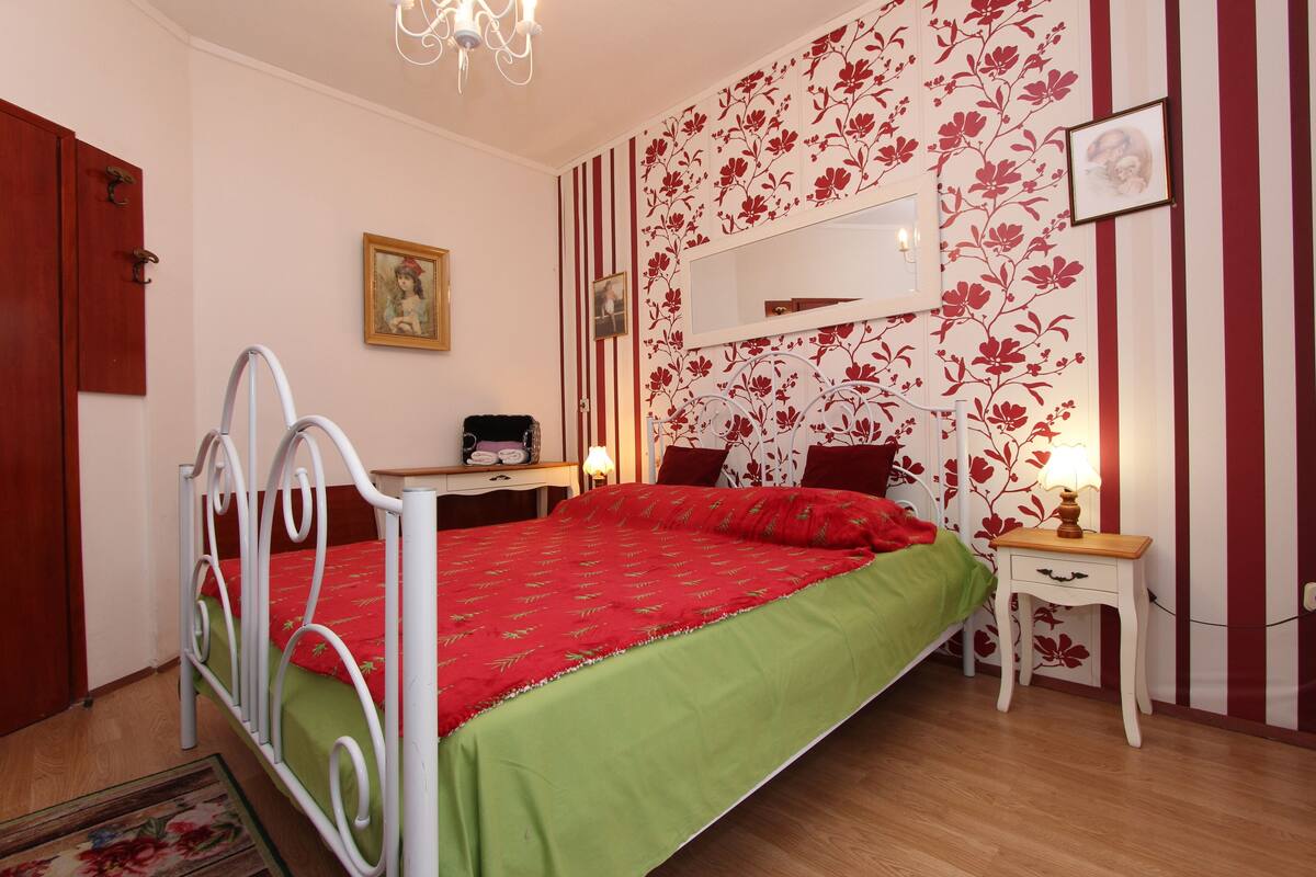 1 bedroom, iron/ironing board, cots/infant beds, free WiFi