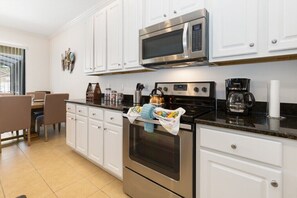 别墅 | 私人厨房 | 冰箱、微波炉  、洗碗机、厨具/餐具