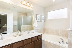 House (Wonderful 6 bed 5 bath House w Pool 1) | Bathroom