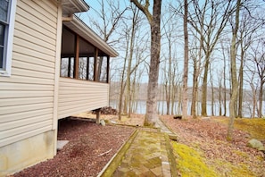 Property grounds - Huge Comfy Lakefront : Kayaks, Gamerooms, Firepit, Pet Friendly, Bushkill Falls! (Tamiment)