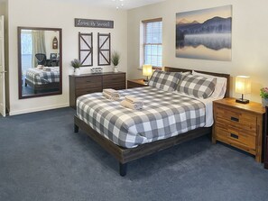 6 bedrooms, desk, iron/ironing board, free WiFi