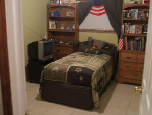 3 makuuhuonetta, silitysrauta/-lauta, Wi-Fi, vuodevaatteet