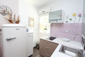 Departamento, 1 habitación | Cocina privada | Refrigerador, microondas, parrilla de estufa y lavavajillas 